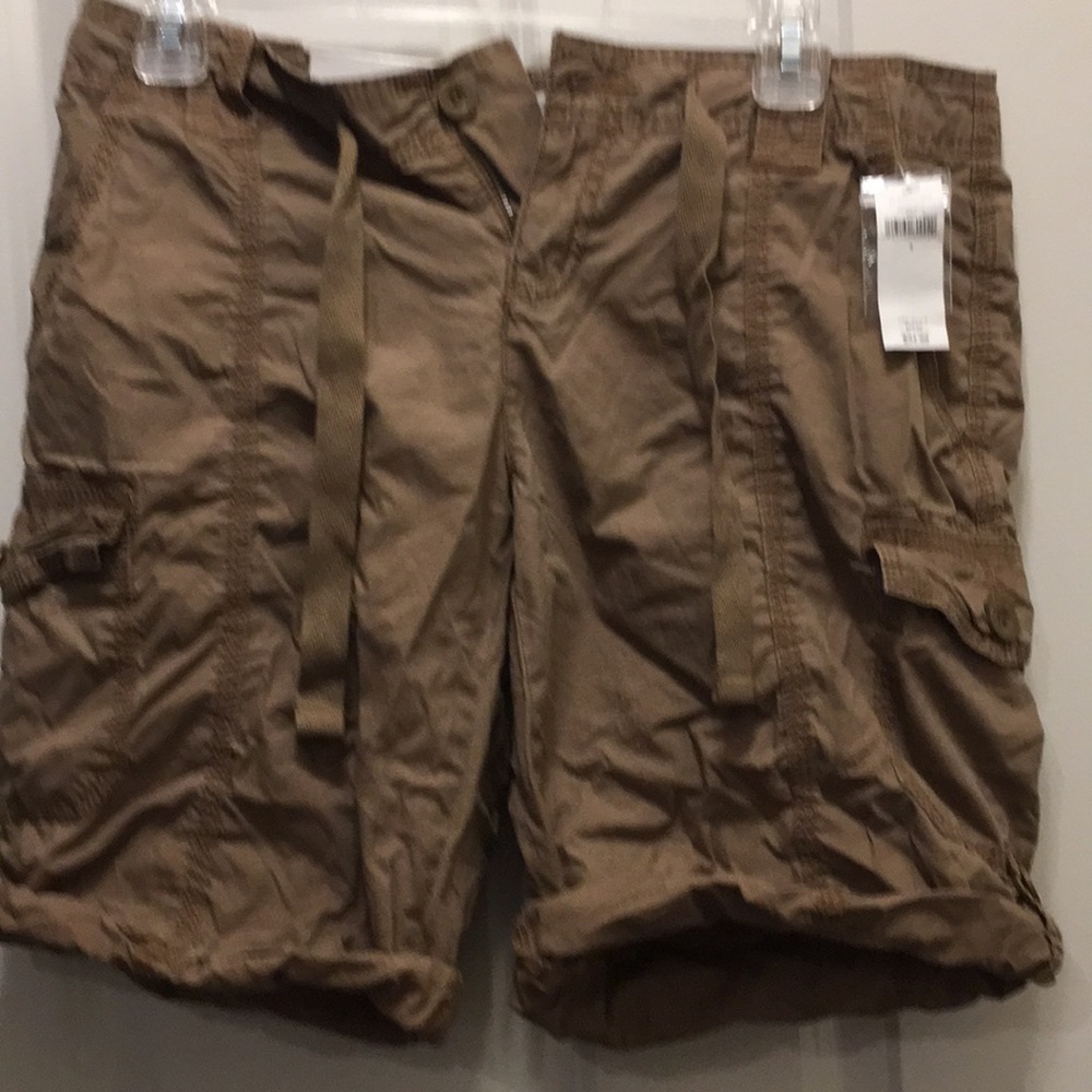 NWT Gap Khaki Camel Cargo Bermuda shorts.  4 6